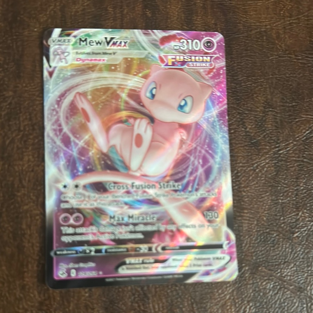Mew VMAX Fusion Strike Card